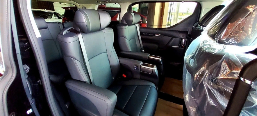Alphard Executive MPV 