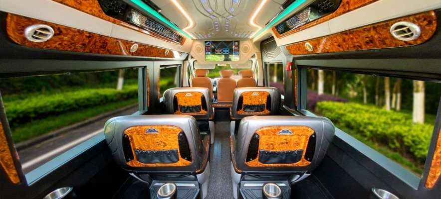 Luxury Limousine  9 Seats