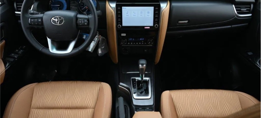 Luxury SUV Fortuner 7 Seats
